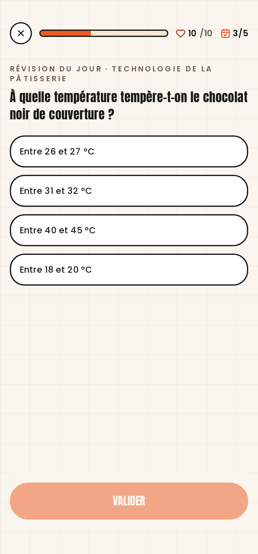 Écran Révision du jour : question de quiz du CAP Pâtissier avec cœurs et progression
